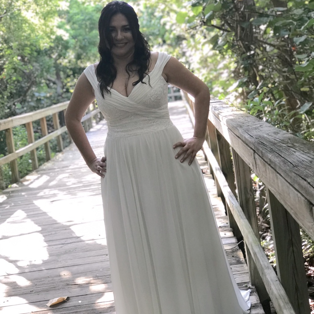 Wedding Dress - Brand new. One time used.